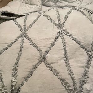 Pottery barn twin/twin xl comforter never used